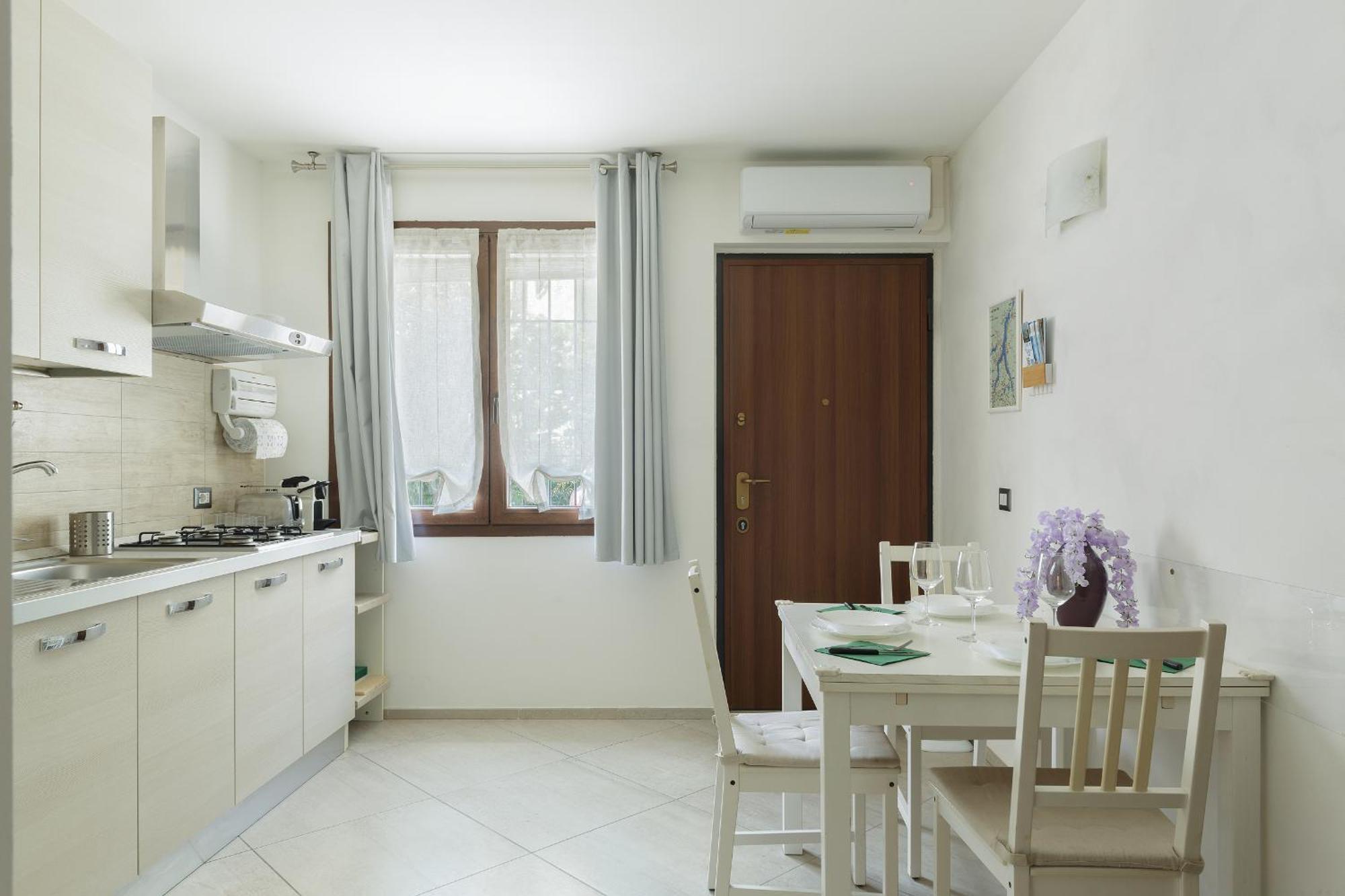 Il Glicine Apartment Montano Lucino Bagian luar foto